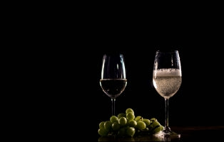 El vino blanco ¿Por qué cada vez lo tomamos más?